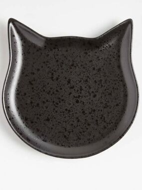 Crate&Barrel Matte Cat 🐈‍⬛ Plates